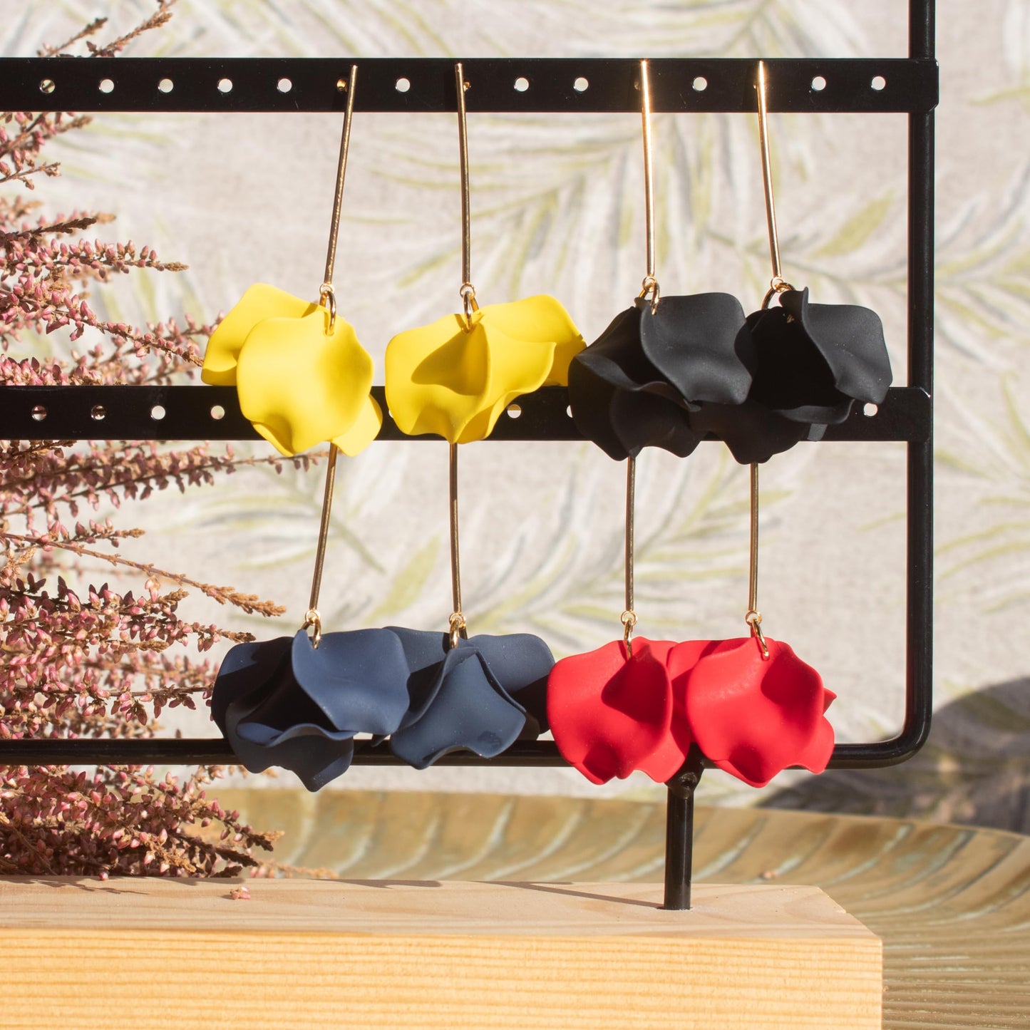 Pendientes Colgantes de Flor en Acero Dorado – Turquesa